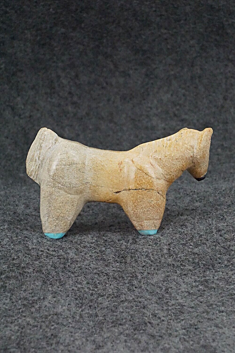 Horse Zuni Fetish Carving - Freddie Leekya