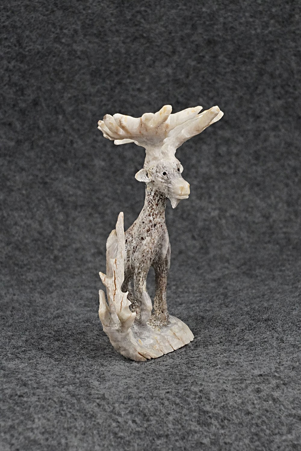 Deer Zuni Fetish Carving - Ruben Najera
