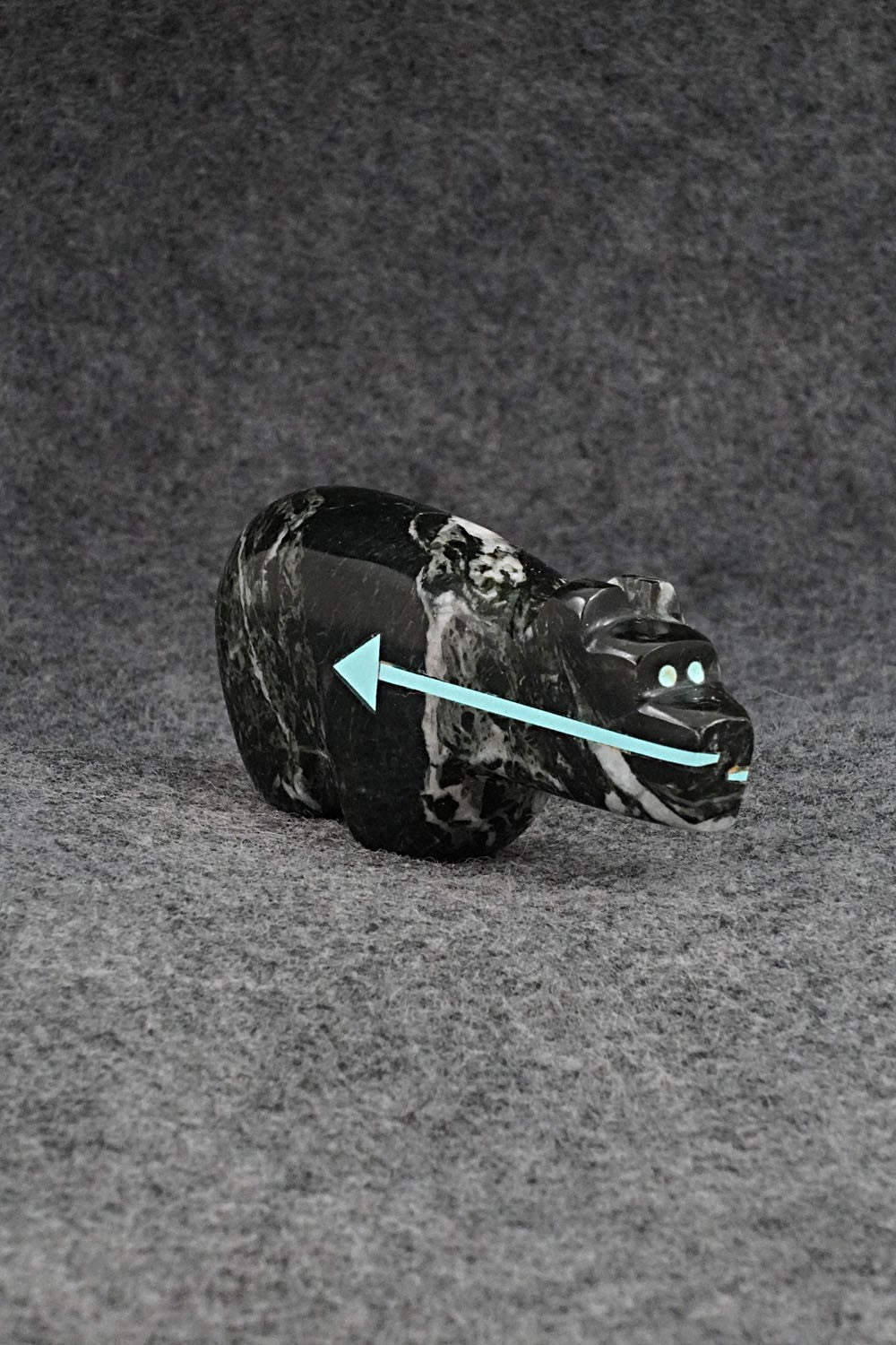 Bear Zuni Fetish Carving - Bernard Laiwakete