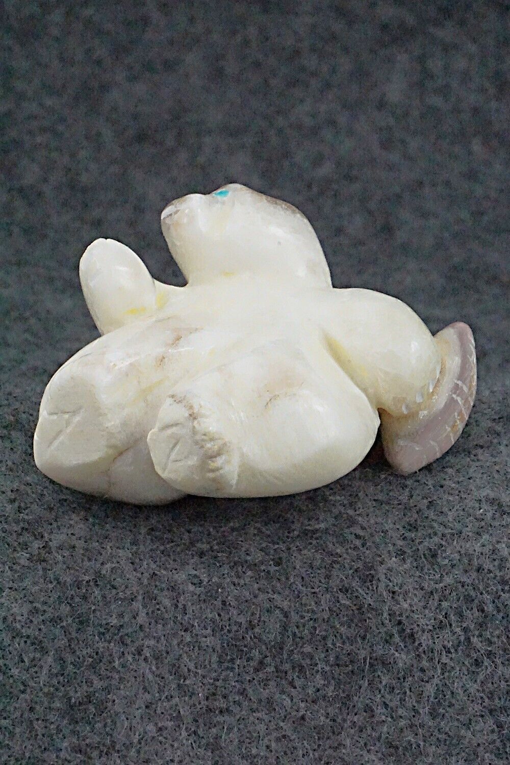 Bear Zuni Fetish Carving - Ariane Quam