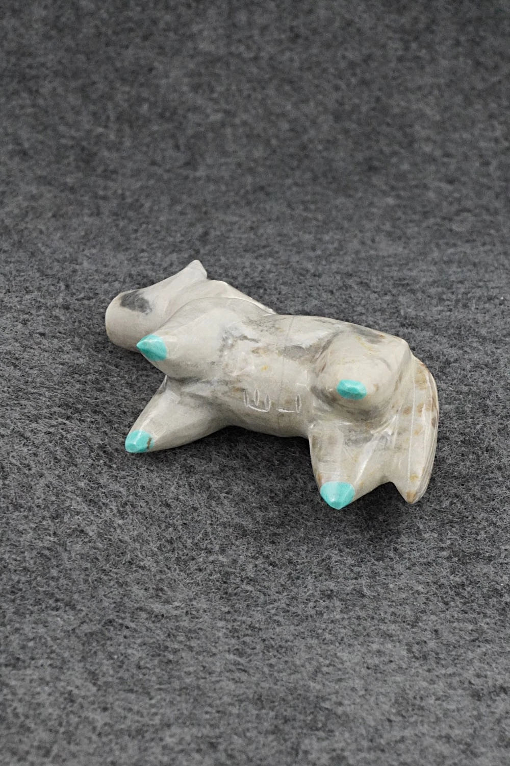 Horse Zuni Fetish Carving - Enrike Leekya