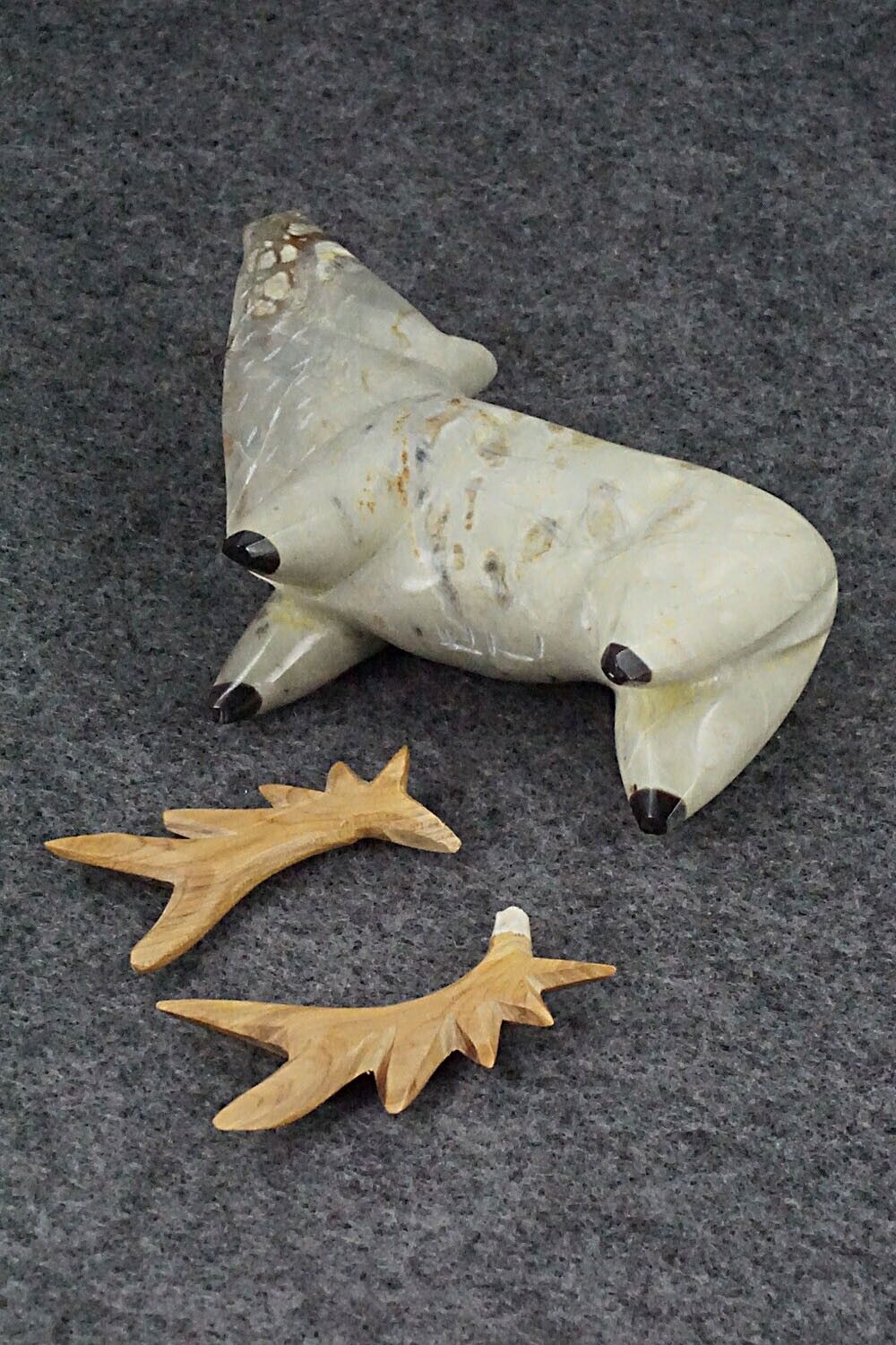 Elk Zuni Fetish Carving - Enrike Leekya