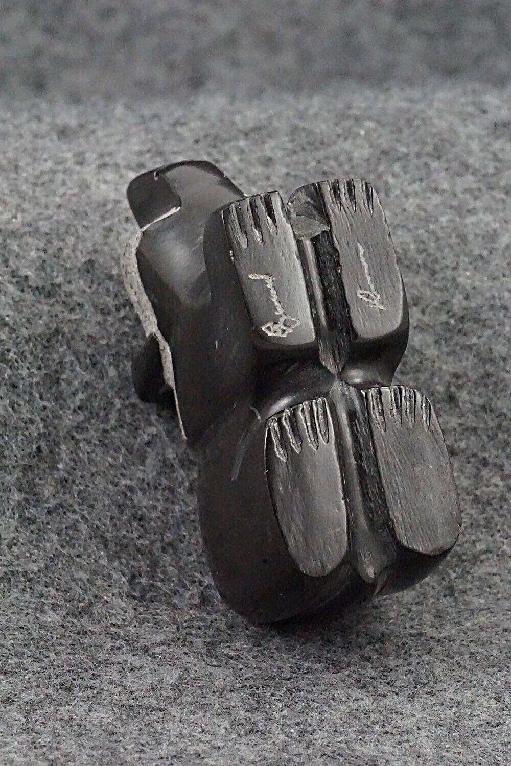 Bear Zuni Fetish Carving - Reynold Lunasee