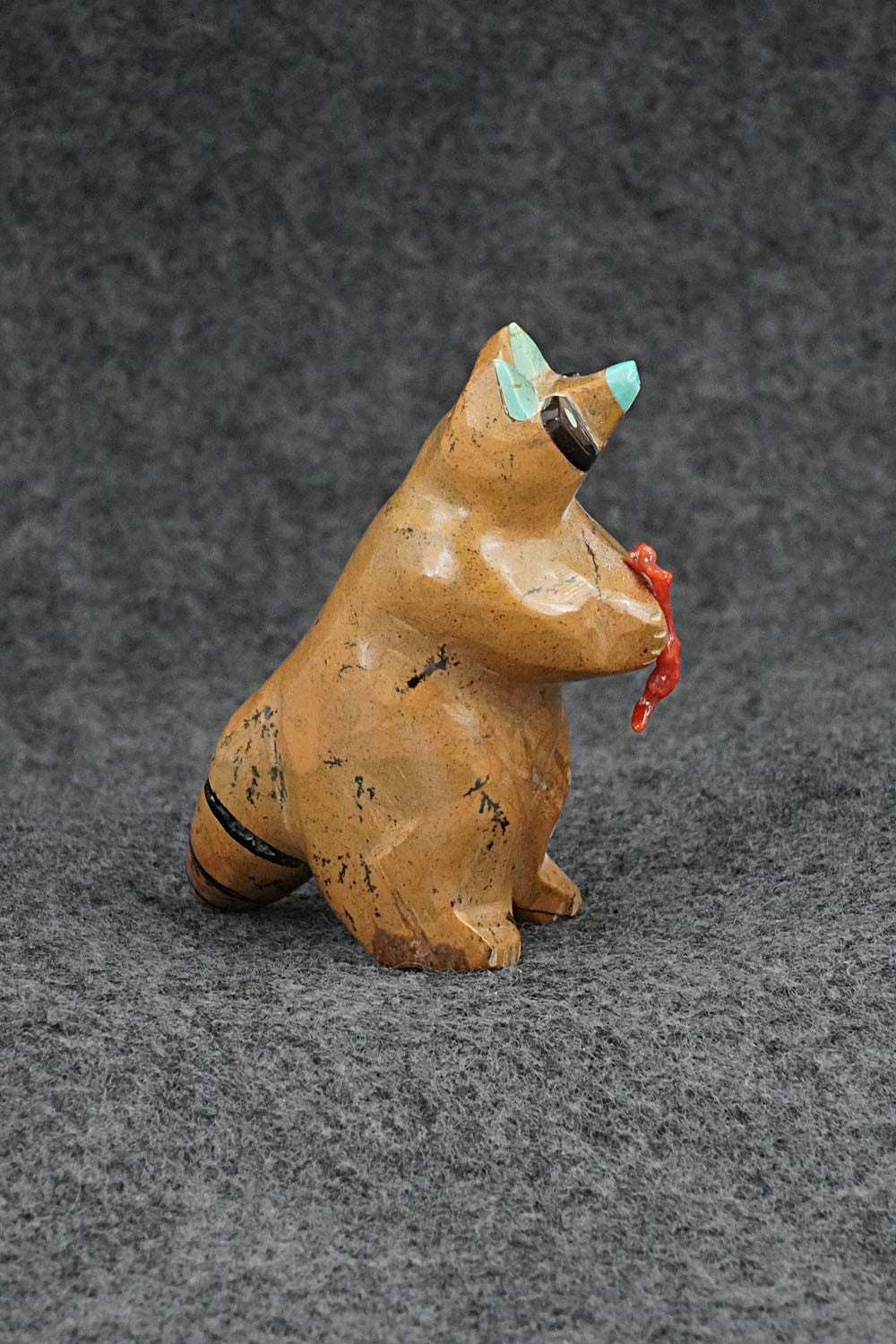 Raccoon Zuni Fetish Carving - Enrike Leekya