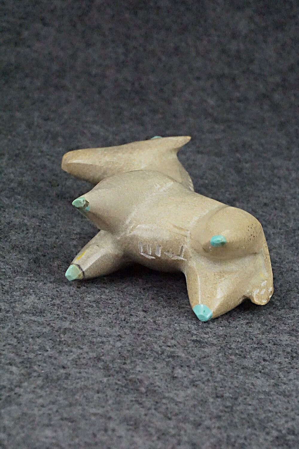 Giraffe Zuni Fetish Carving - Enrike Leekya