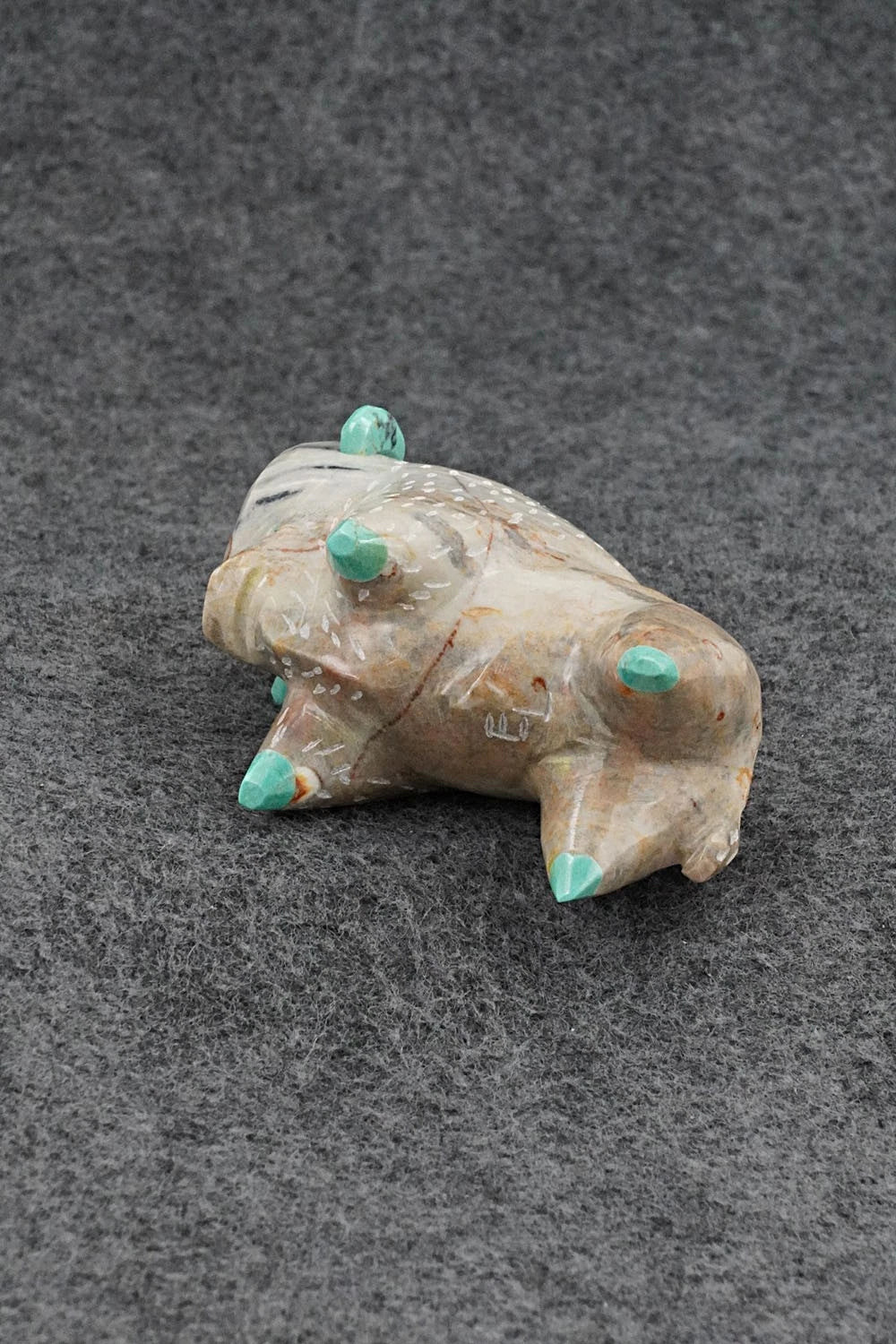 Buffalo Zuni Fetish Carving - Enrike Leekya