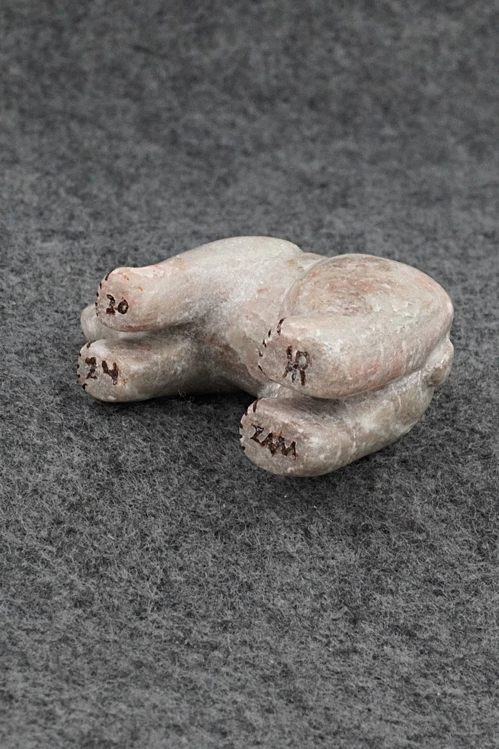 Bear Zuni Fetish Carving - Rick Kallestewa