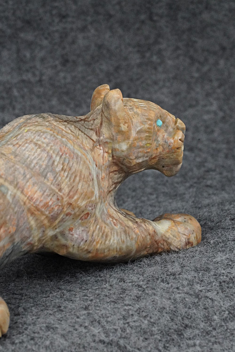 Mountain Lion Zuni Fetish Carving - Wilfred Cheama