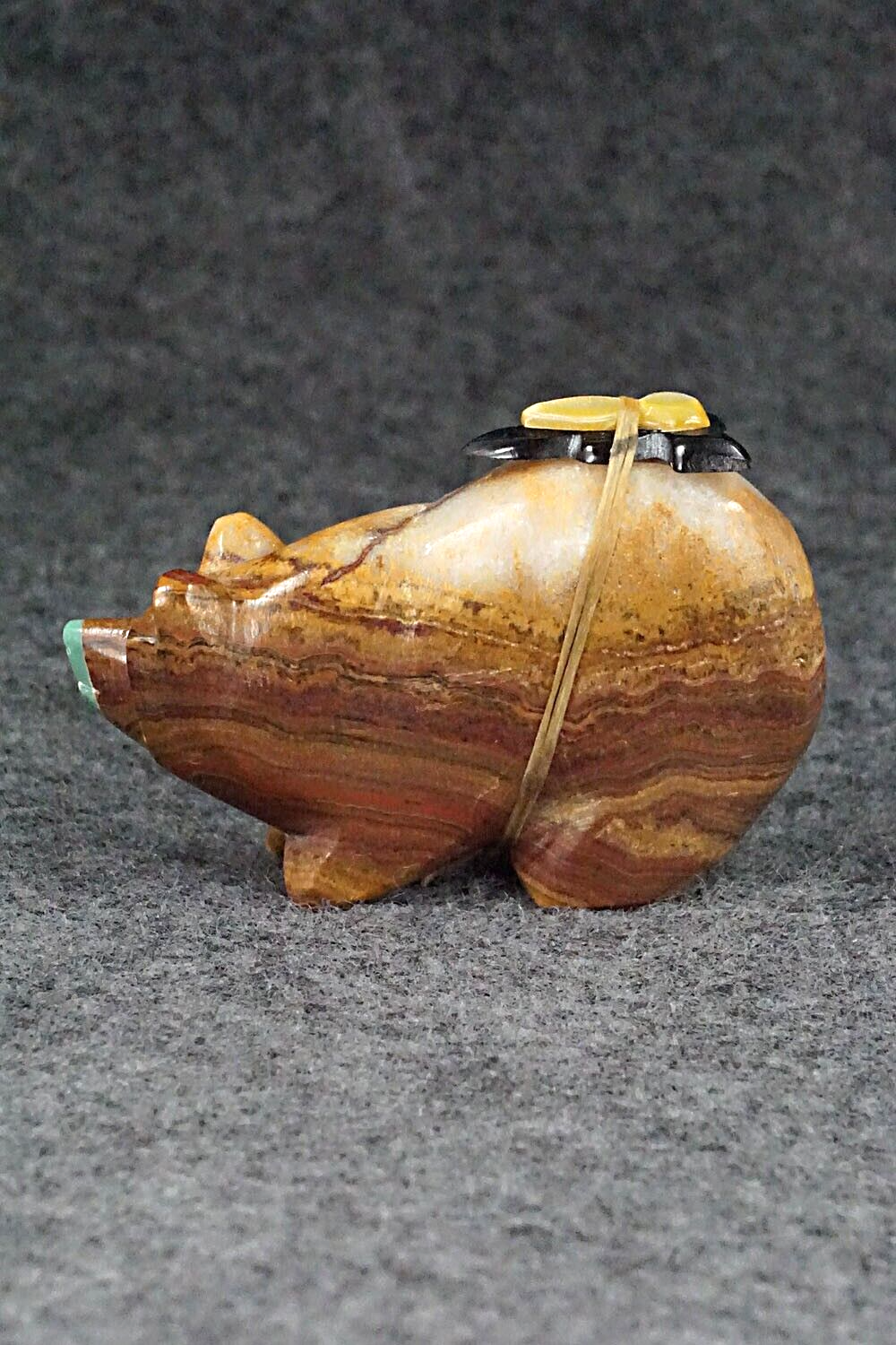 Bear Zuni Fetish Carving - Enrike Leekya