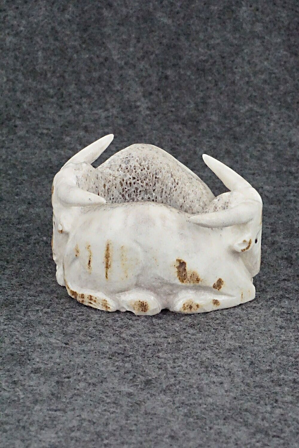 Bulls Zuni Fetish Carving - Maxx Laate