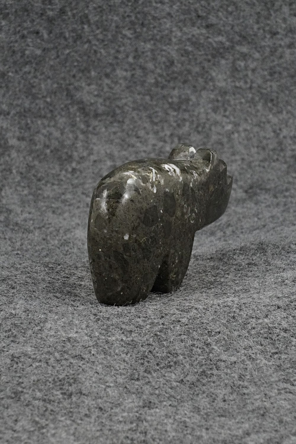 Bear Zuni Fetish Carving - Bernard Laiwakete