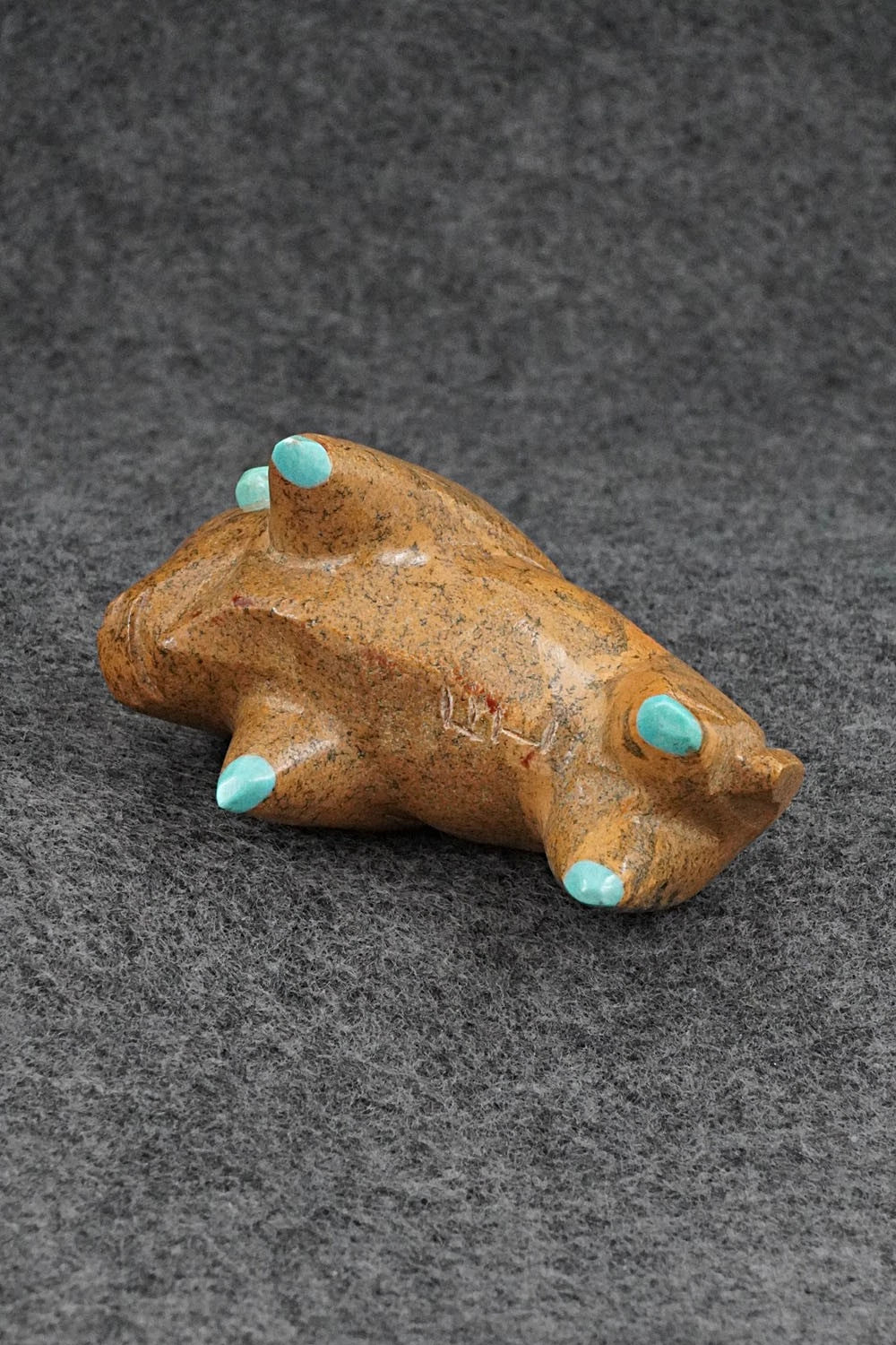 Buffalo Zuni Fetish Carving - Enrike Leekya