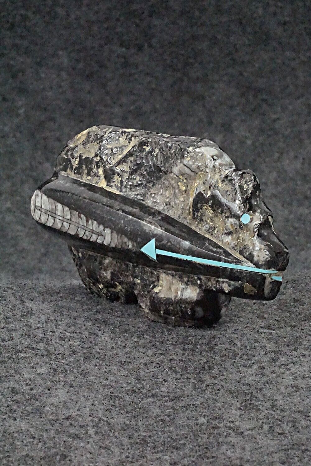 Bear Zuni Fetish Carving - Bernard Laiwakete