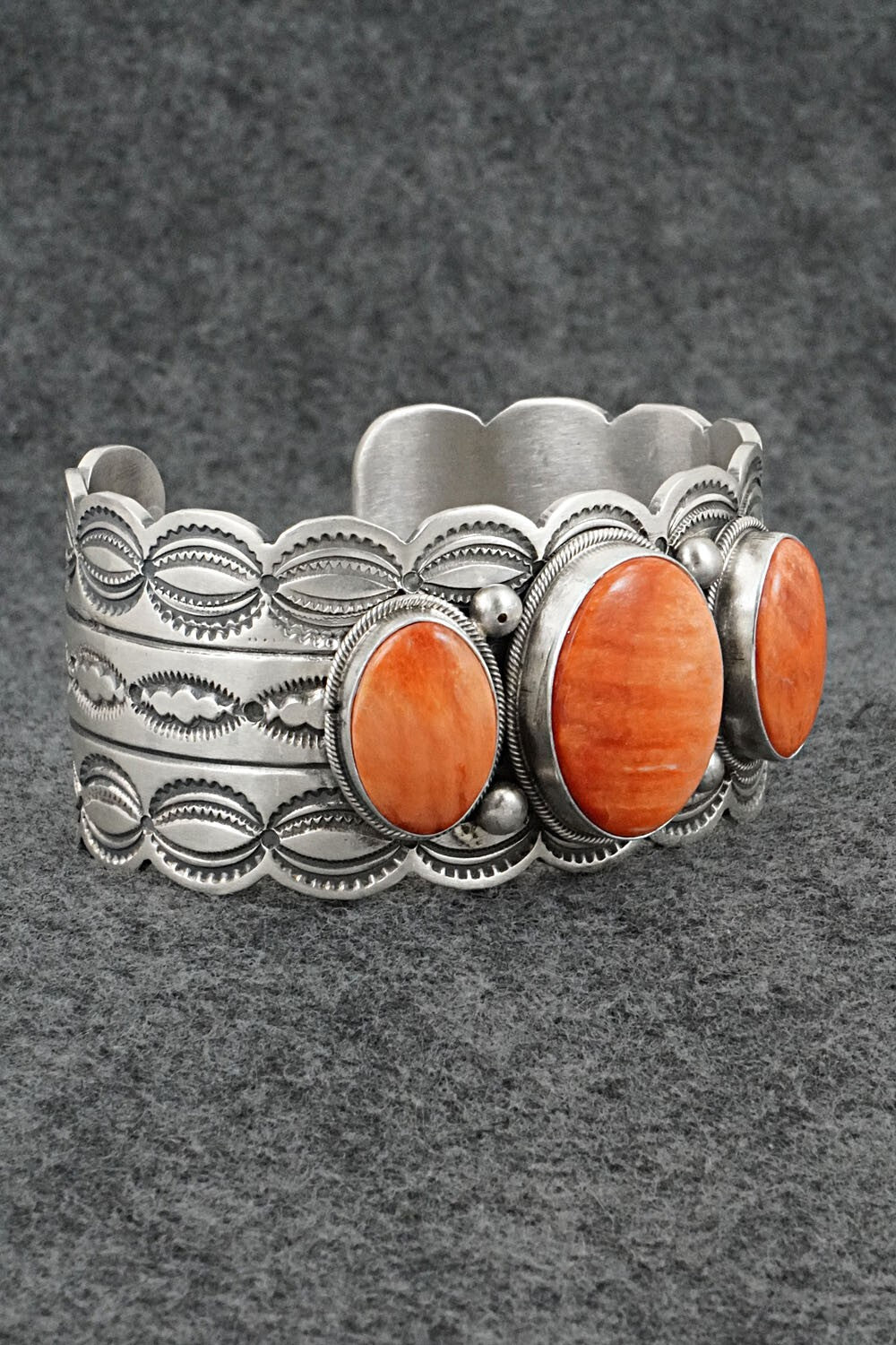 Spiny Oyster & Sterling Silver Bracelet - Mark Yazzie