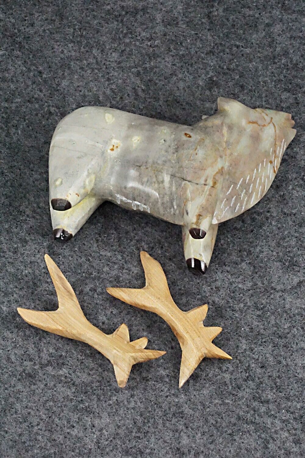 Elk Zuni Fetish Carving - Enrike Leekya