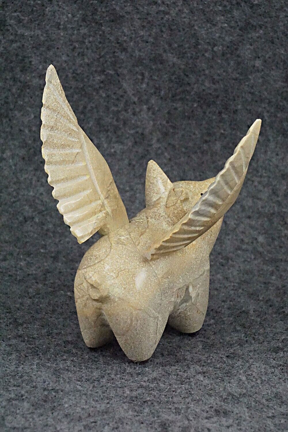 Flying Pig Zuni Fetish Carving - Enrike Leekya