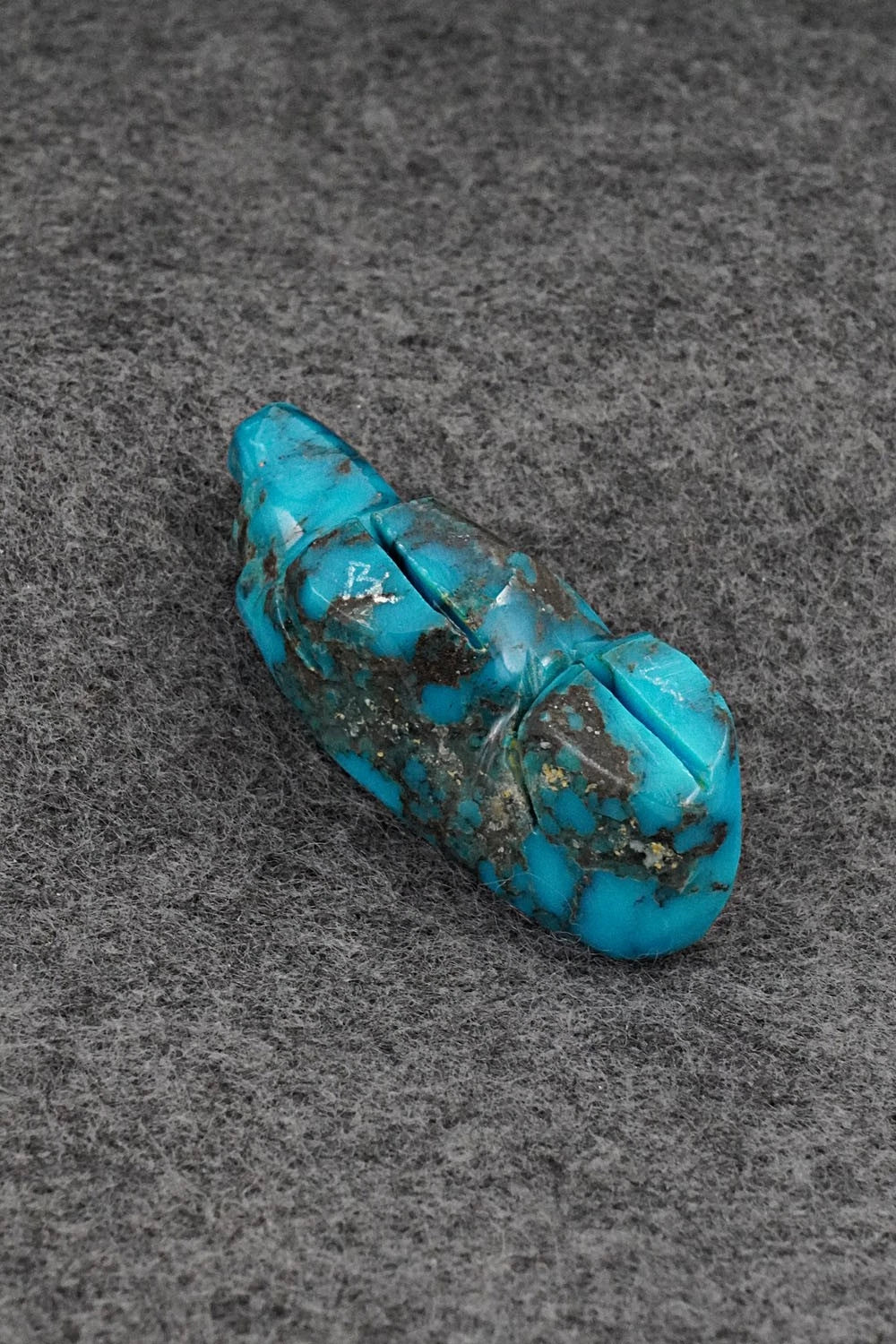 Bear Zuni Fetish Carving - Bernard Laiwekete