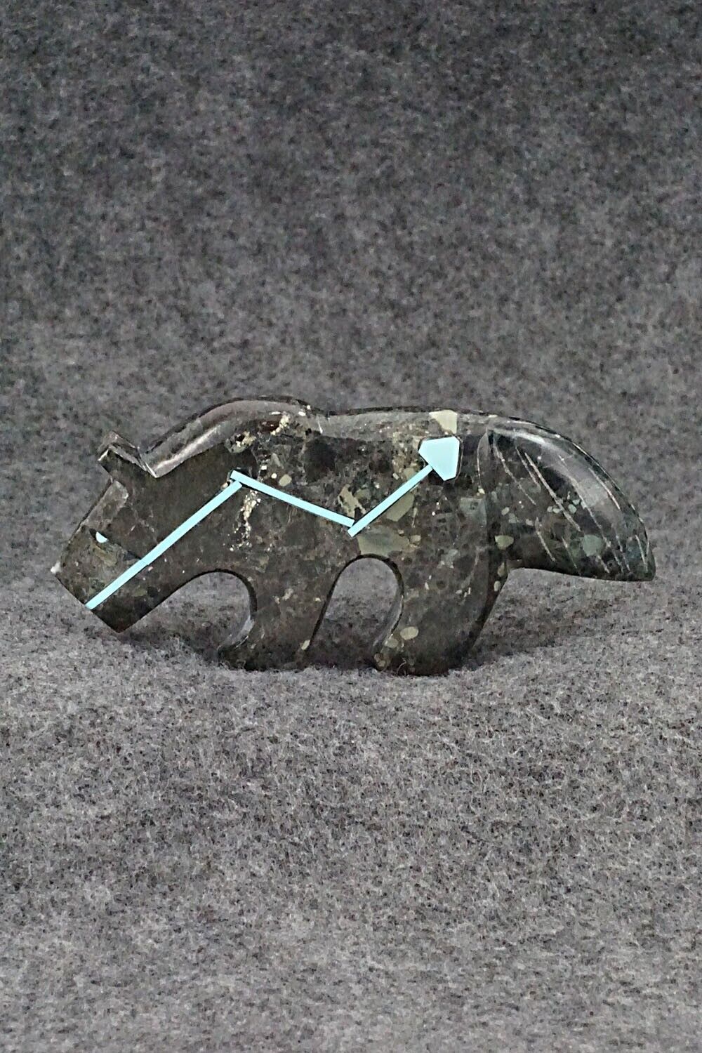 Wolf Zuni Fetish Carving - Kenric Laiwakete