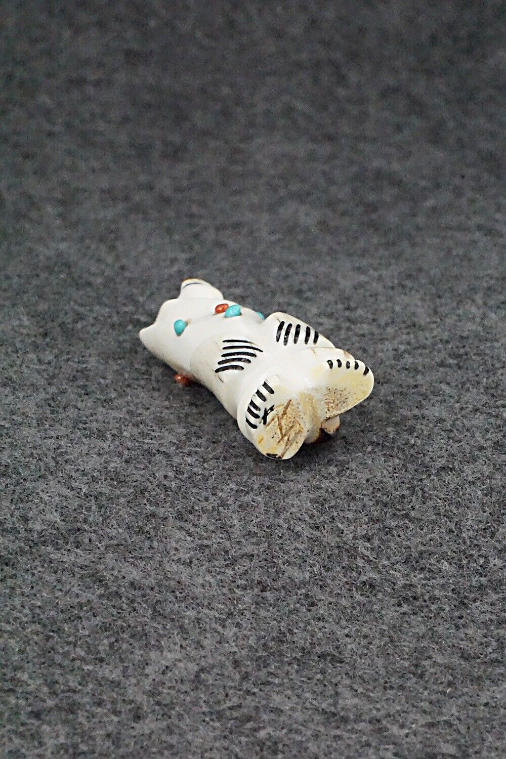 Bear Zuni Fetish Carving - Claudia Peina