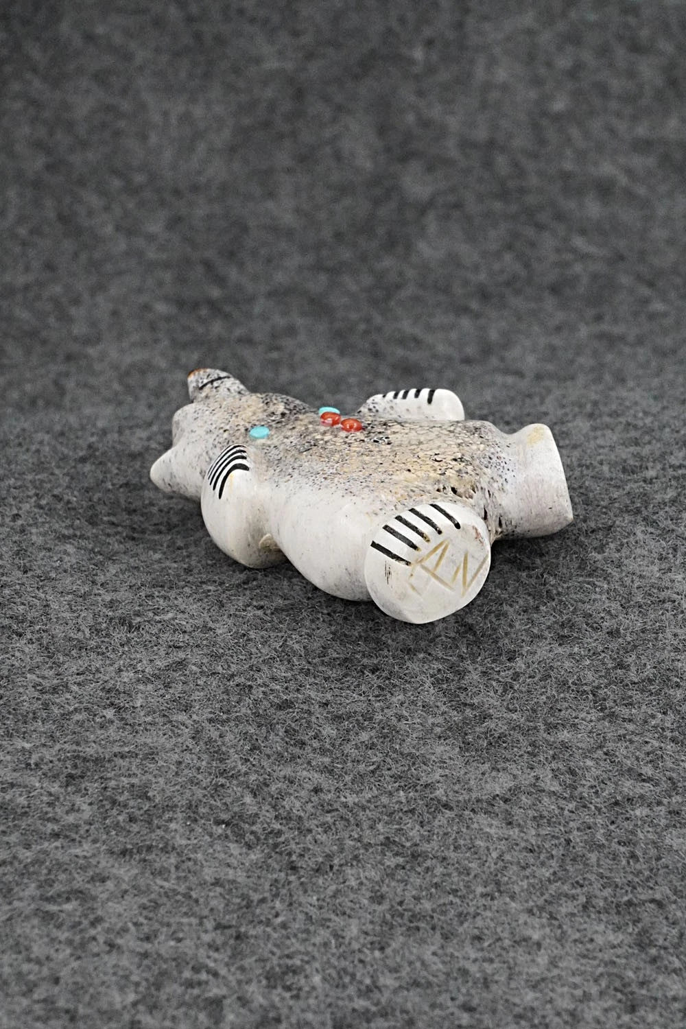 Bear Zuni Fetish Carving - Claudia Peina