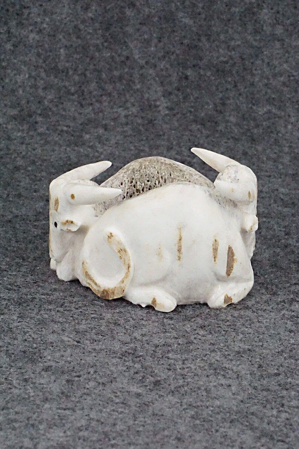 Bulls Zuni Fetish Carving - Maxx Laate