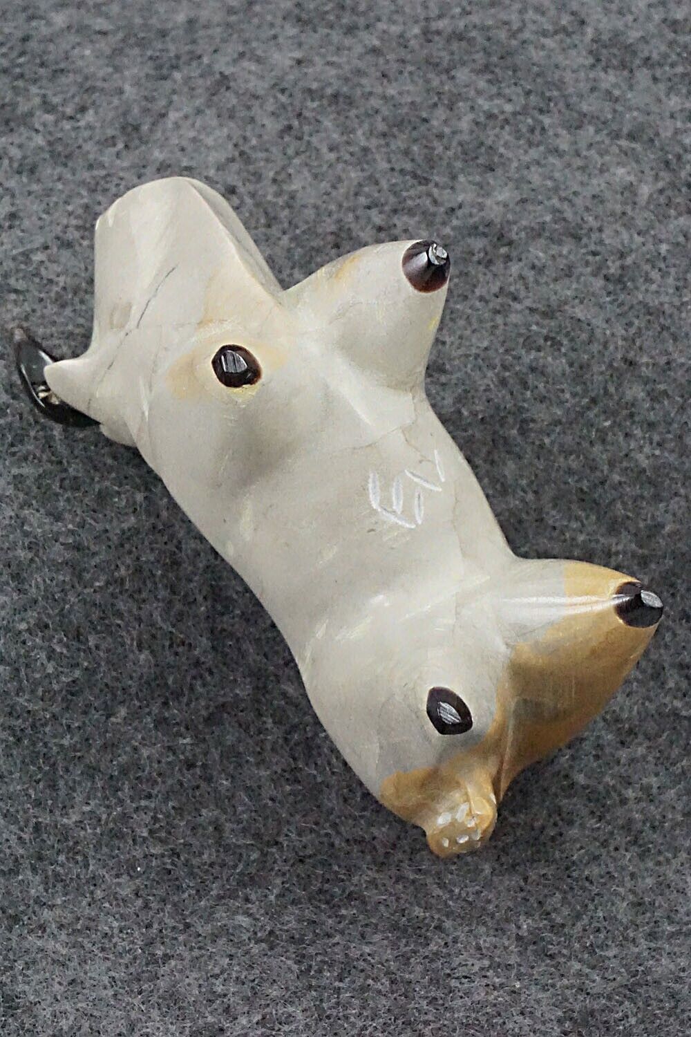 Bull Zuni Fetish Carving - Enrike Leekya