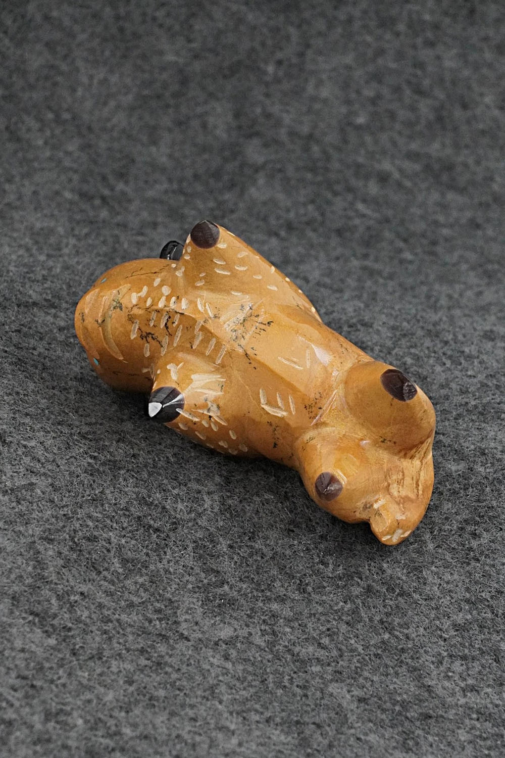 Buffalo Zuni Fetish Carving - Enrike Leekya