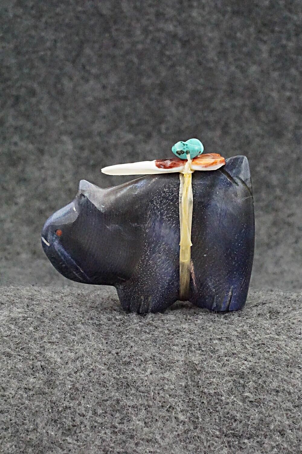 Bear Zuni Fetish Carving - Daphne Quam