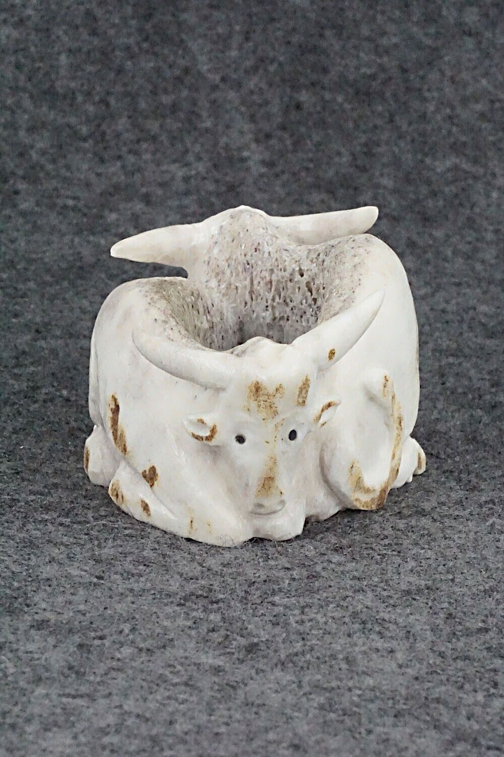 Bulls Zuni Fetish Carving - Maxx Laate
