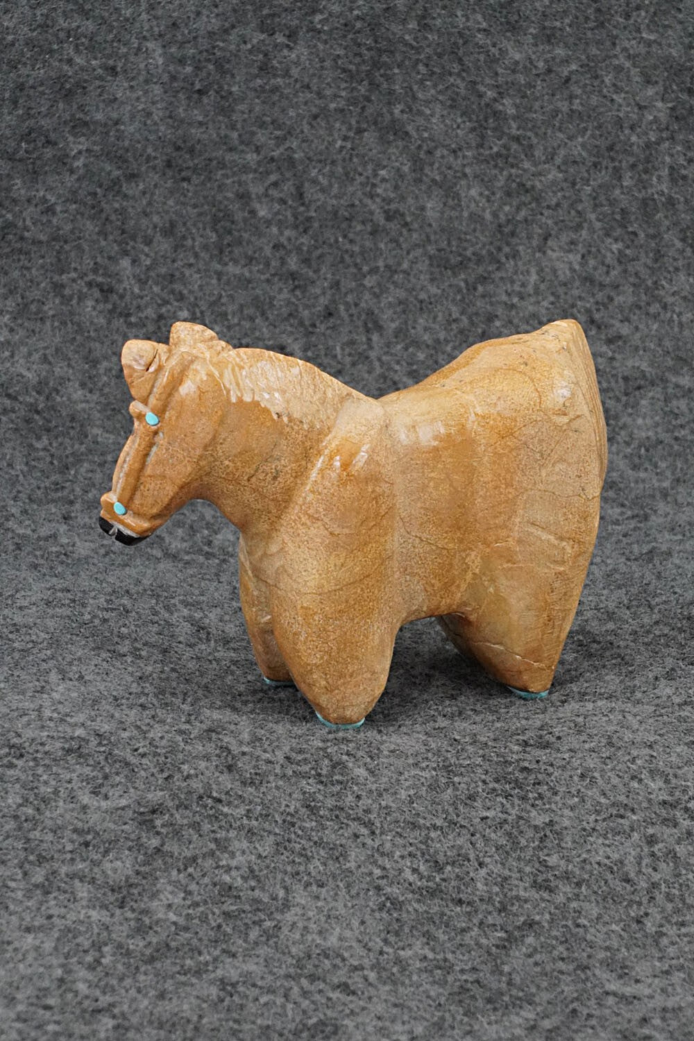 Horse Zuni Fetish Carving - Freddie Leekya