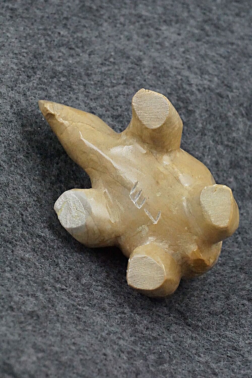 Turtle Zuni Fetish Carving - Enrike Leekya