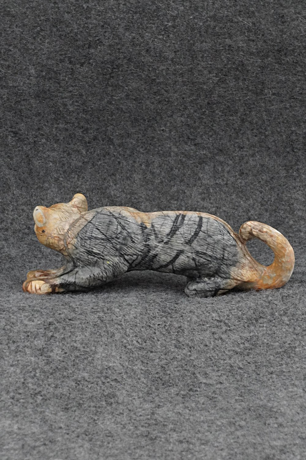 Mountain Lion Zuni Fetish Carving - Wilfred Cheama