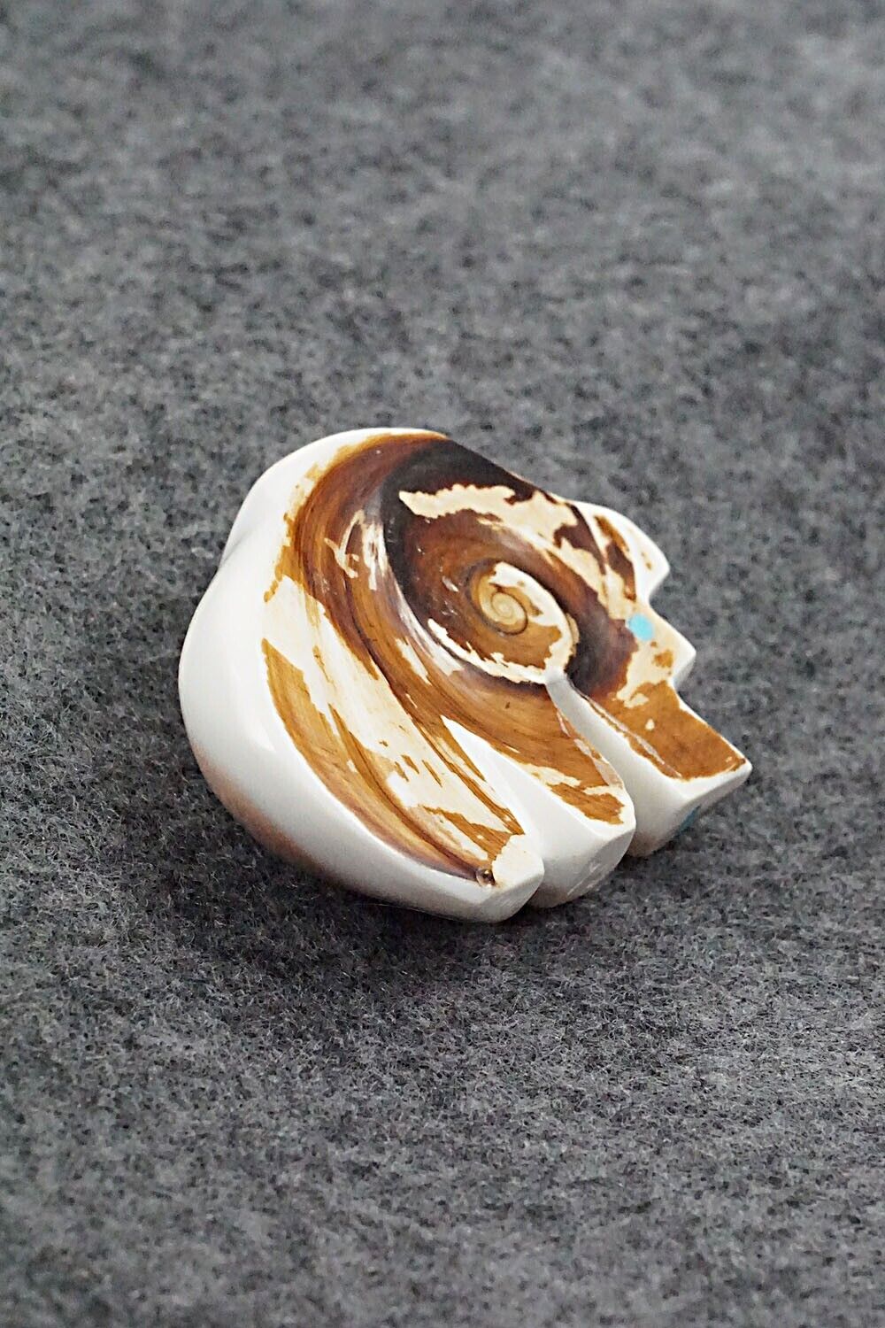 Bear Zuni Fetish Carving - Bernard Laiwakete