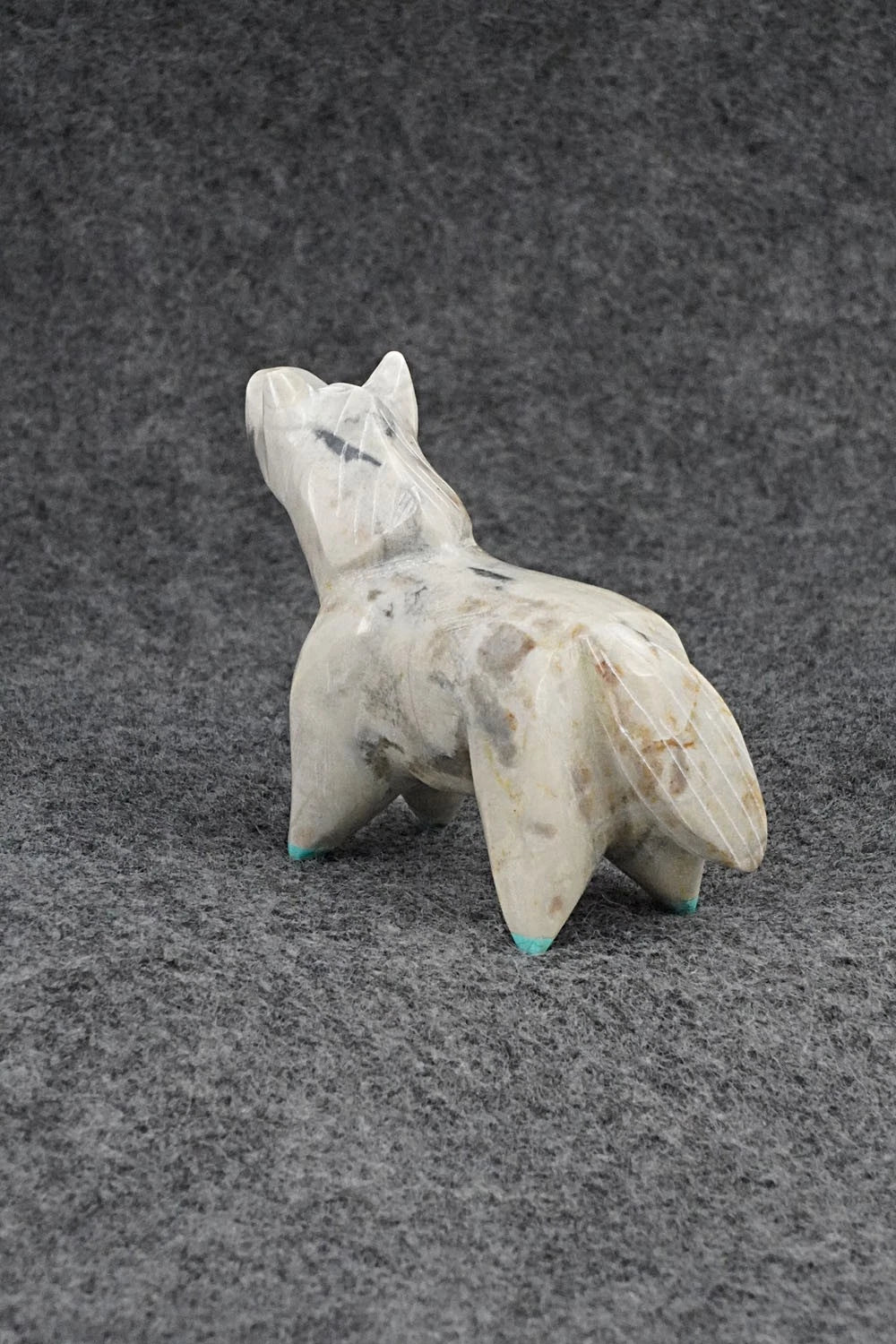 Horse Zuni Fetish Carving - Enrike Leekya