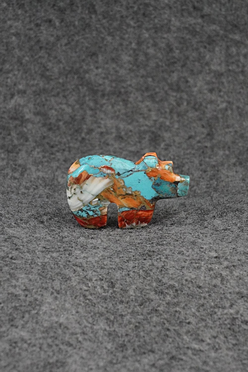 Bear Zuni Fetish Carving - Bernard Laiwekete