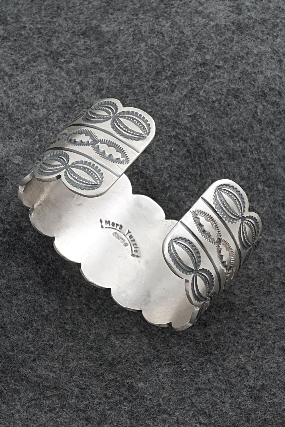 Spiny Oyster & Sterling Silver Bracelet - Mark Yazzie