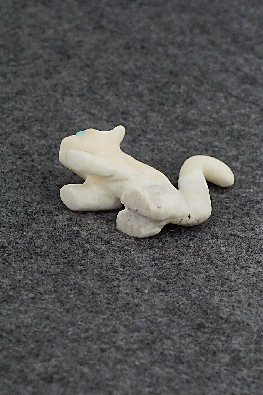 Mountain Lion Zuni Fetish Carving - Wilfred Cheama
