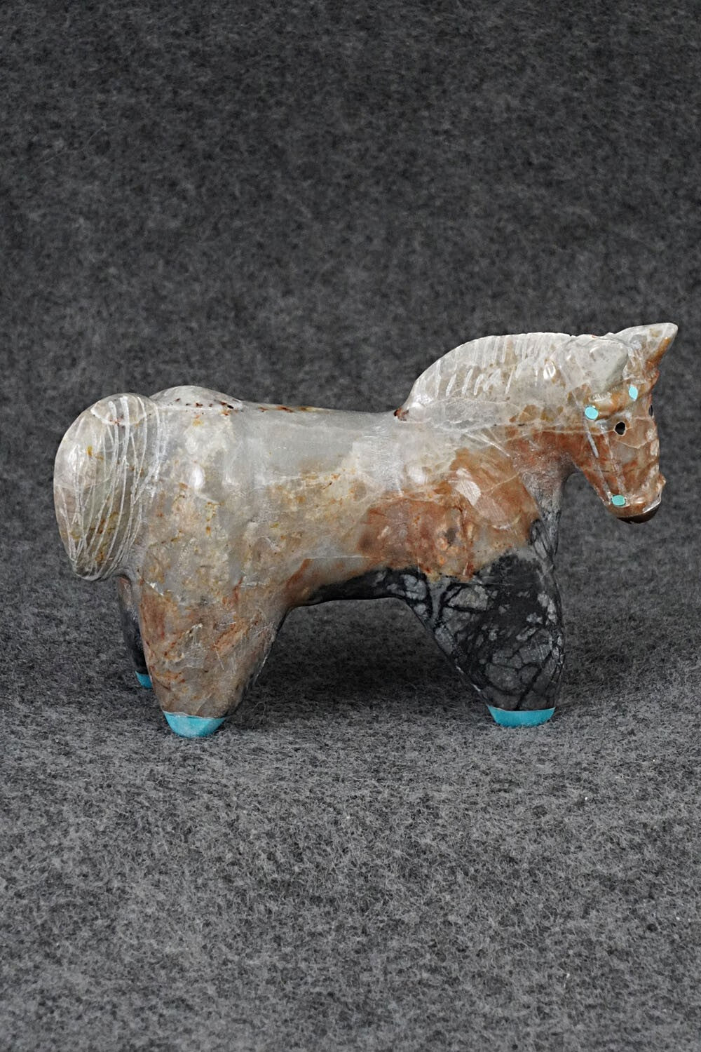 Horse Zuni Fetish Carving - Freddie Leekya