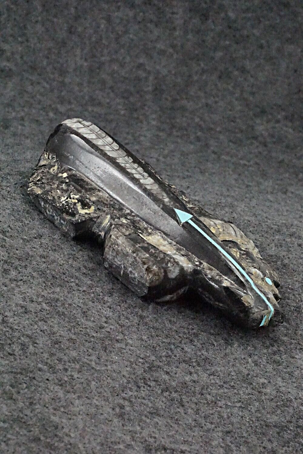 Bear Zuni Fetish Carving - Bernard Laiwakete