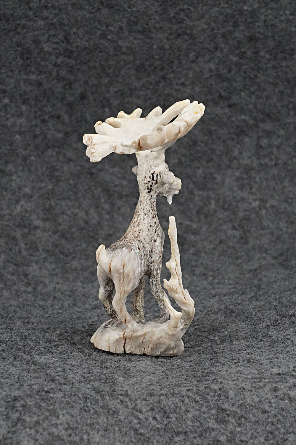 Deer Zuni Fetish Carving - Ruben Najera