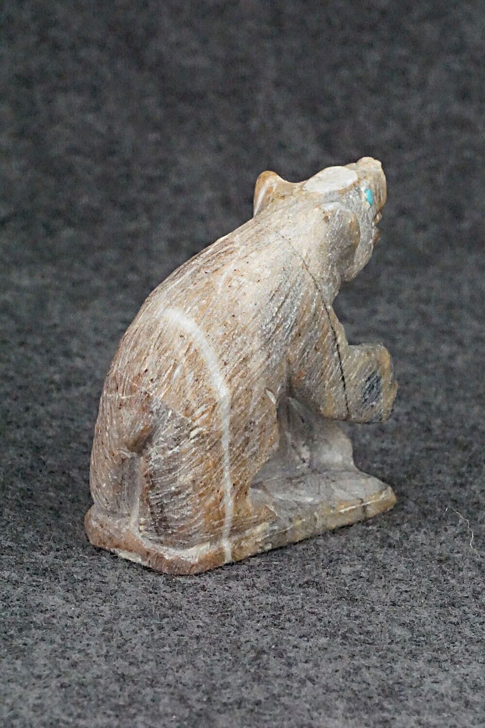 Bear Zuni Fetish Carving - Derrick Kaamasee