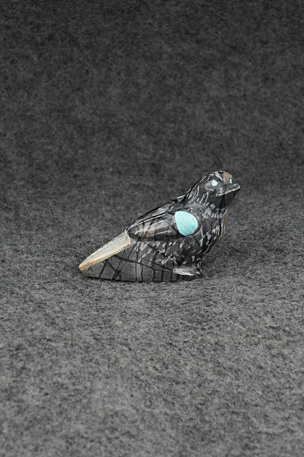 Bird Zuni Fetish Carving - Freddie Leekya