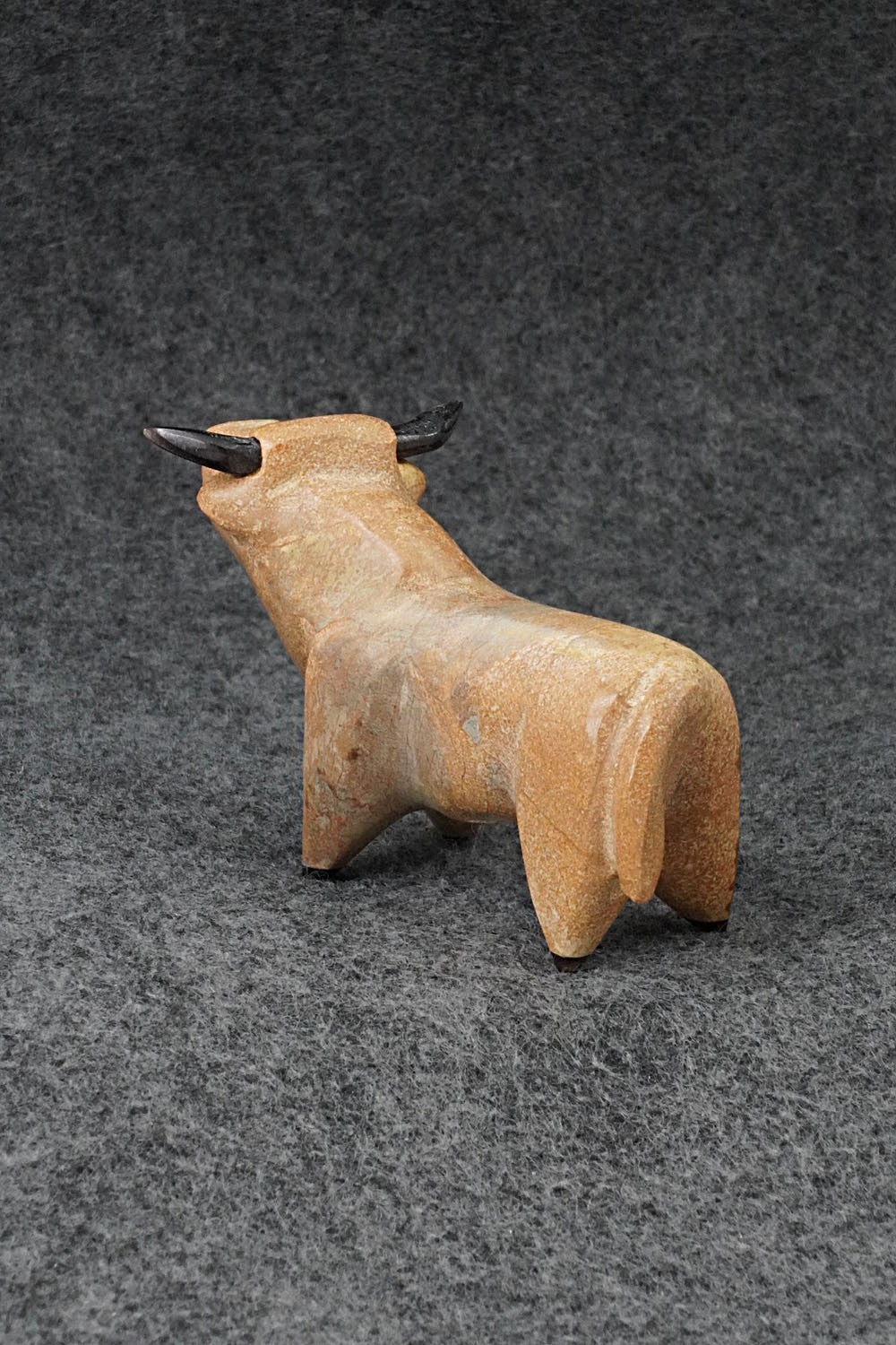 Bull Zuni Fetish Carving - Enrike Leekya