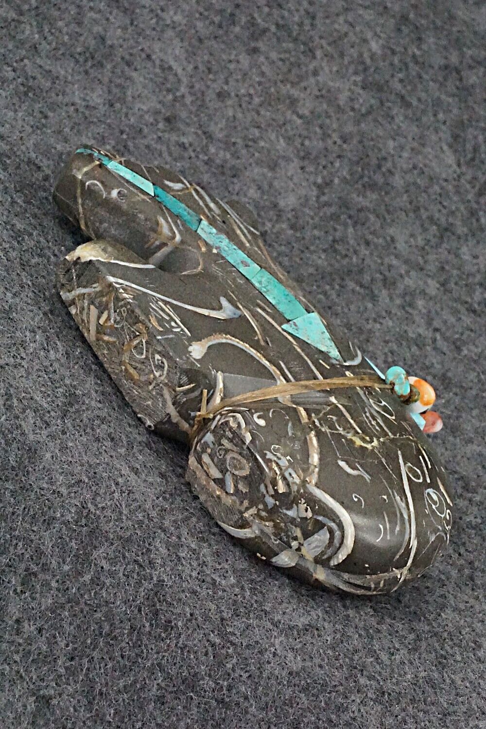 Bear Zuni Fetish Carving - Donovan Laiwakete
