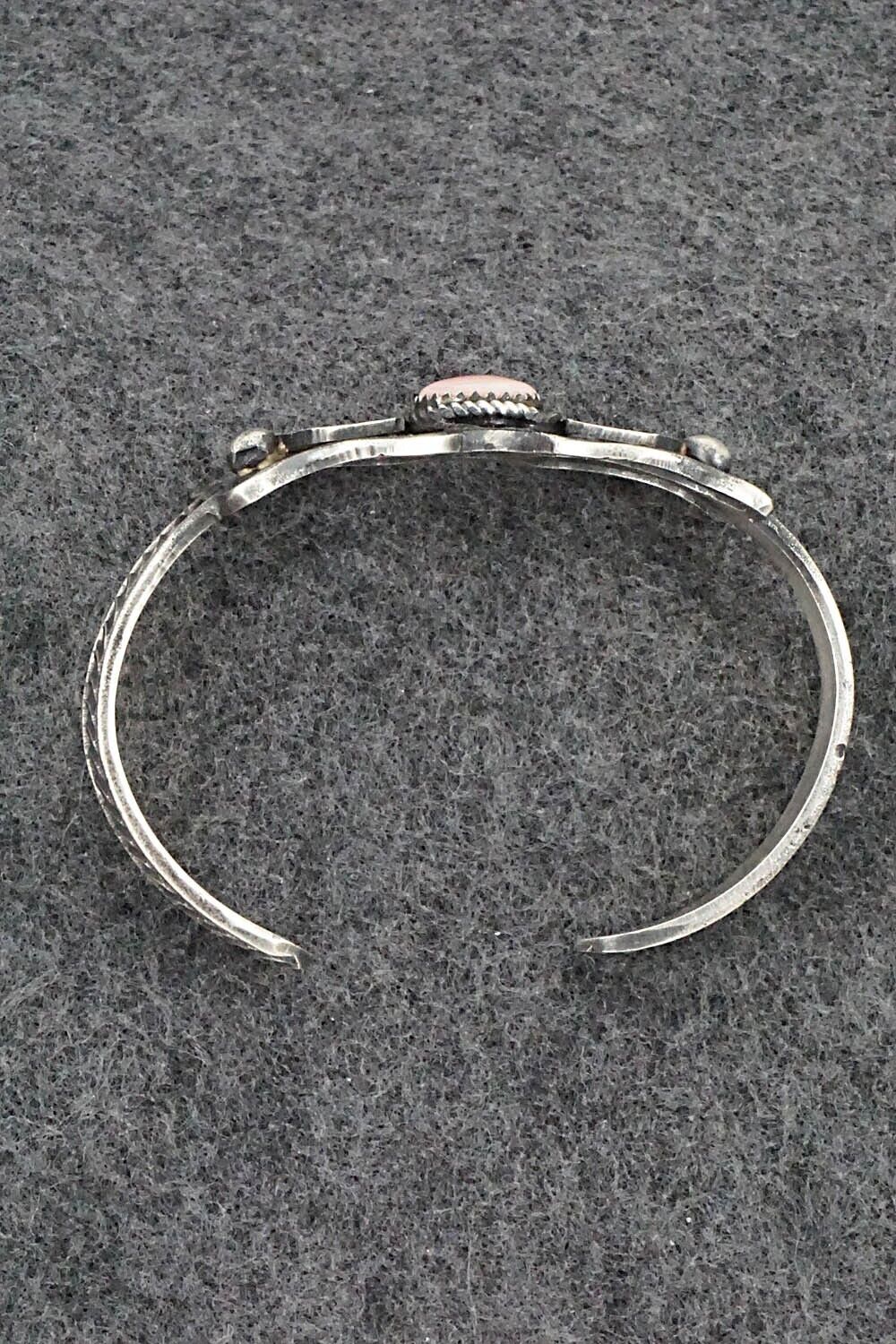 Pink Conch Shell & Sterling Silver Bracelet - Eva & Linberg Billah