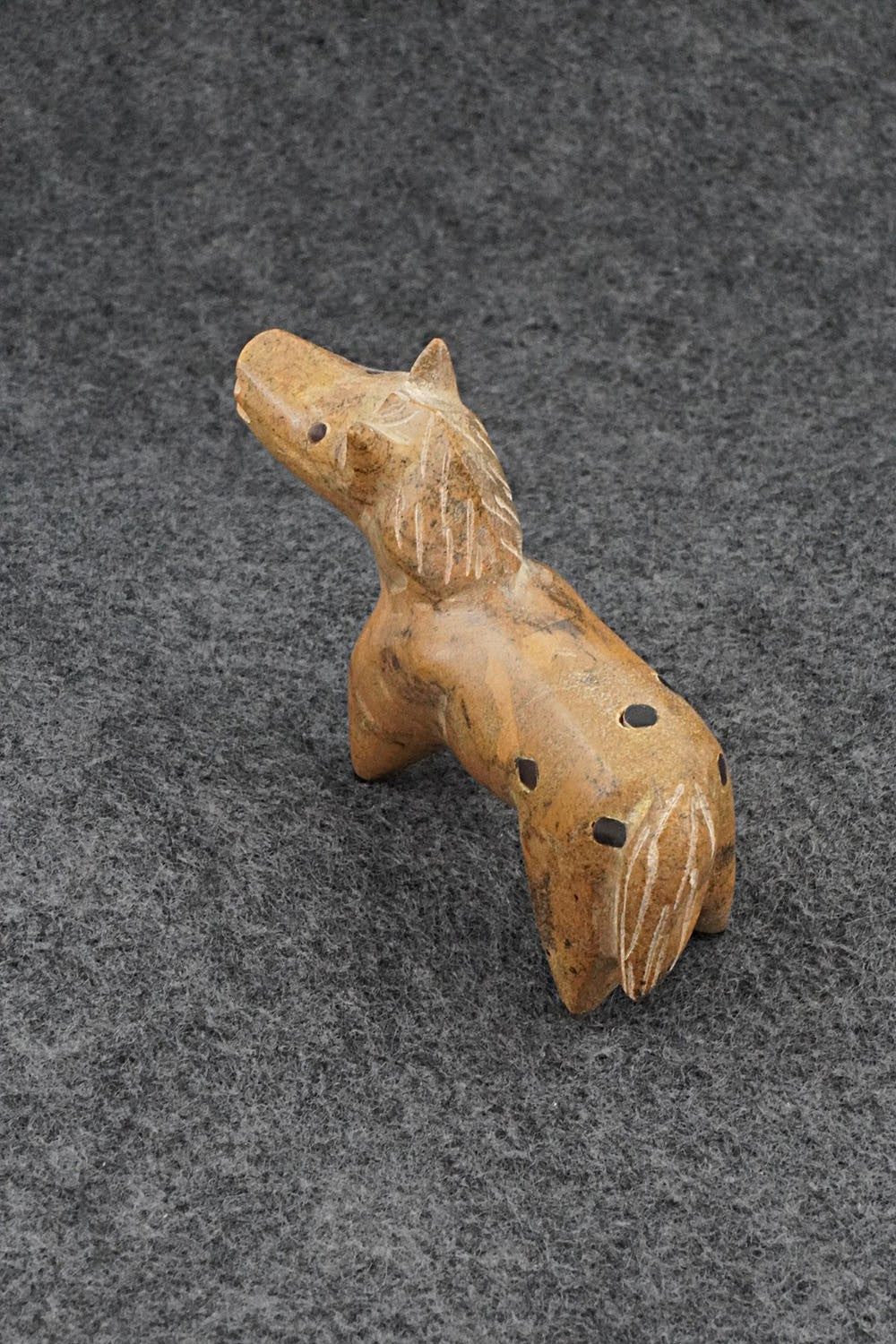 Horse Zuni Fetish Carving - Enrike Leekya