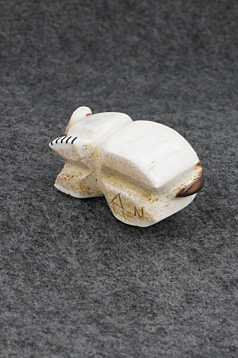 Bear Zuni Fetish Carving - Claudia Peina