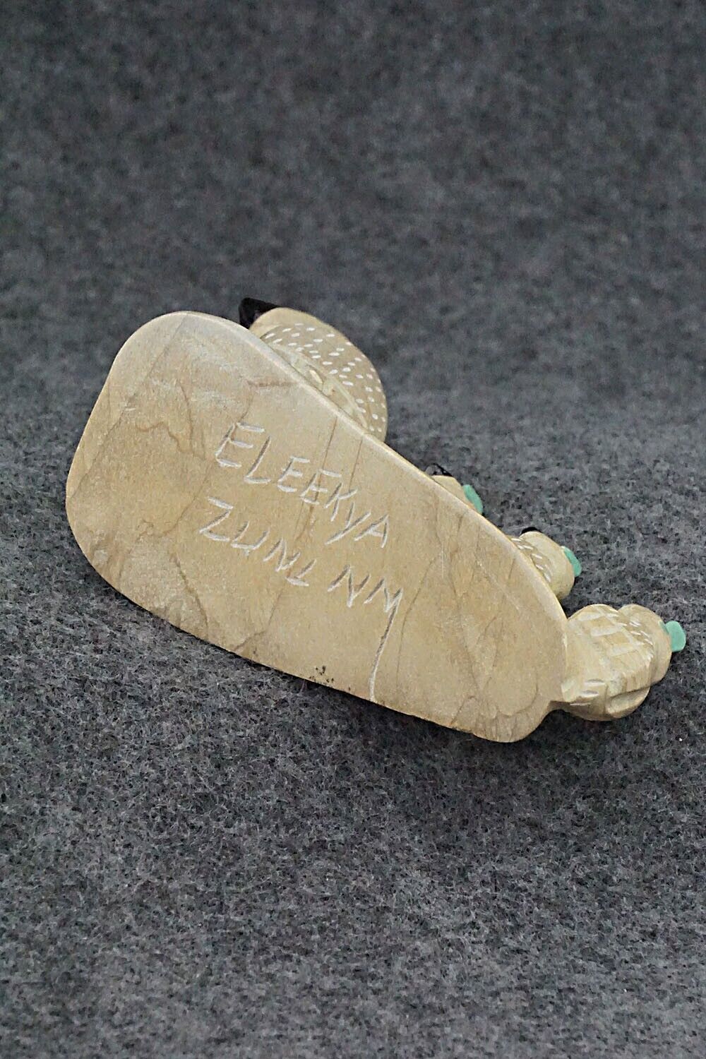Quail with Chicks Zuni Fetish Carving - Enrike Leekya