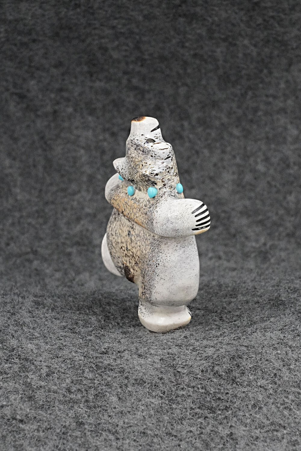 Bear Zuni Fetish Carving - Claudia Peina