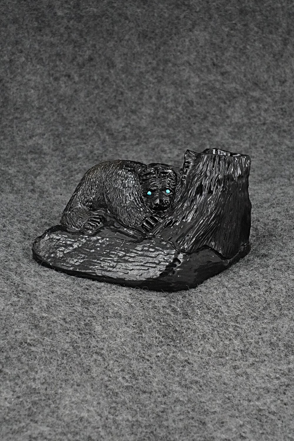 Bear Zuni Fetish Carving - Henrietta Martinez